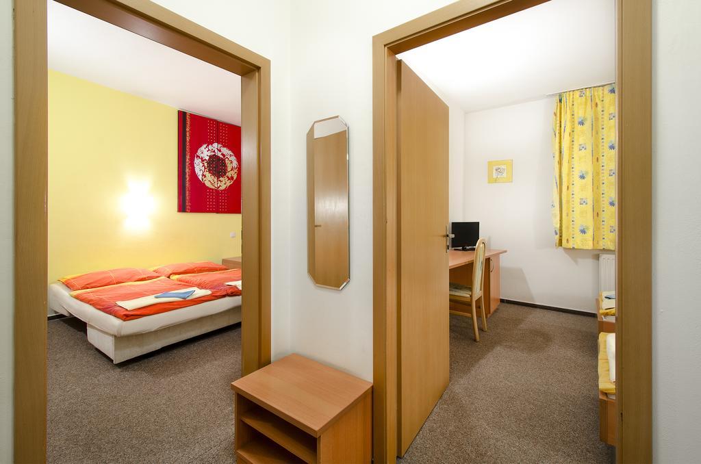 Hotel Imos Prag Exterior foto